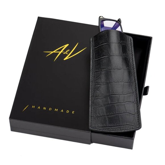Luxury Calfskin Glasses Case – Alligator‑Style Texture - Shabby Black - Picture 2 of 3